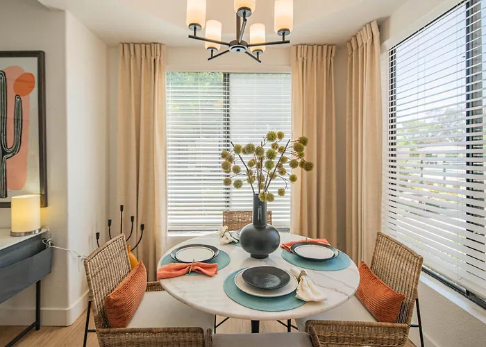 Apartamento Retail Oasis Remodeled 2br & Heated Pool