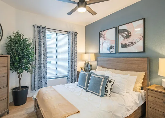 Retail Oasis Remodeled 2br & Heated Pool Apartamento *