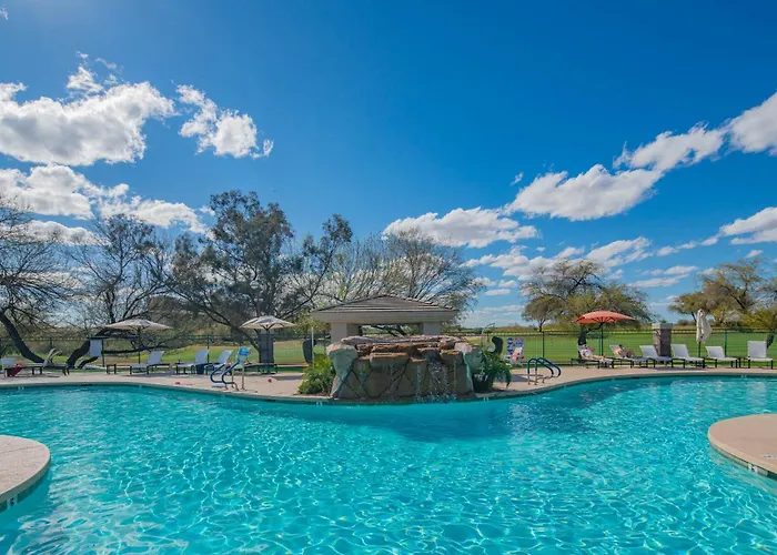 Retail Oasis Remodeled 2br & Heated Pool *