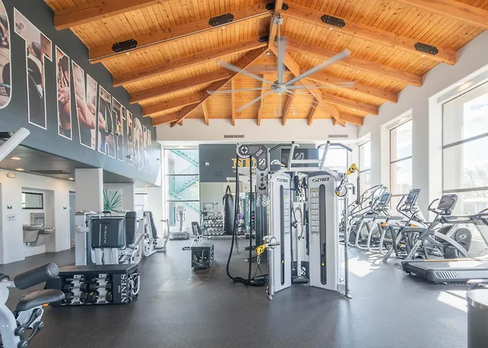 Retail Oasis Remodeled 2br & Heated Pool Scottsdale