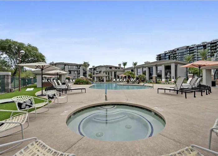 Retail Oasis Remodeled 2br & Heated Pool