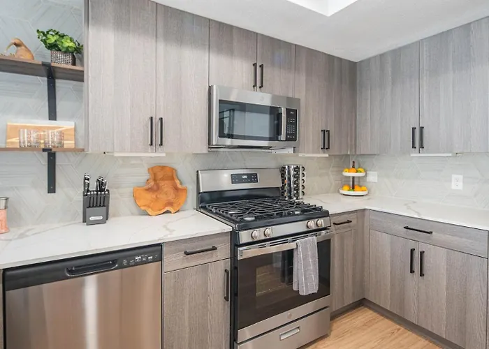 Retail Oasis Remodeled 2br & Heated Pool *